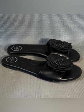 Solei Sea Dahlie Petal Black Slide Sandals Women’s Size 10 US 41 EU